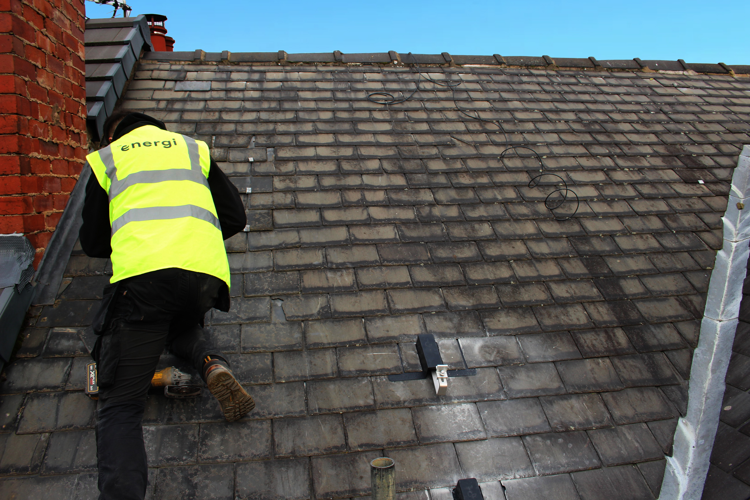 UKEnergi working on a roof installing solar.