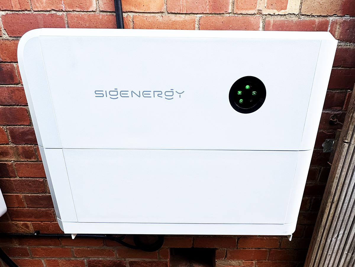 Sigenergy stacked battery and inverter